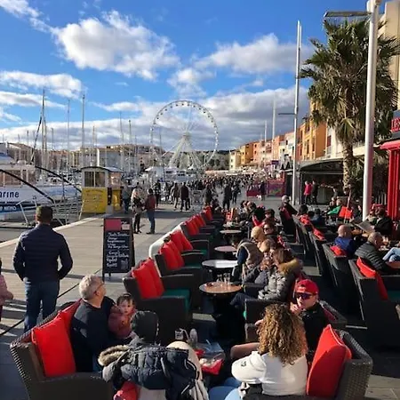T2 Climatise A 1 Min Mer, Balcon, Piscine *