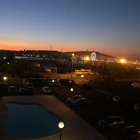 T2 Climatise A 1 Min Mer, Balcon, Piscine *