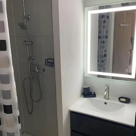 T2 Climatise A 1 Min Mer, Balcon, Piscine * 阿格德