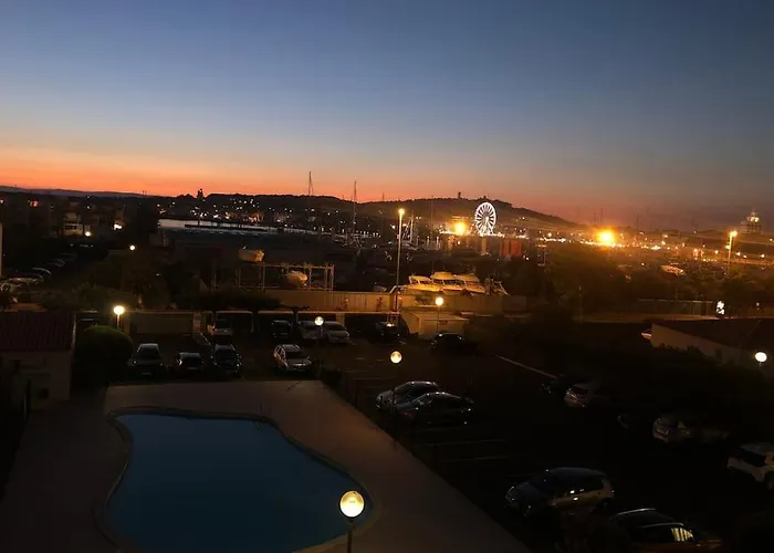 T2 Climatise A 1 Min Mer, Balcon, Piscine *